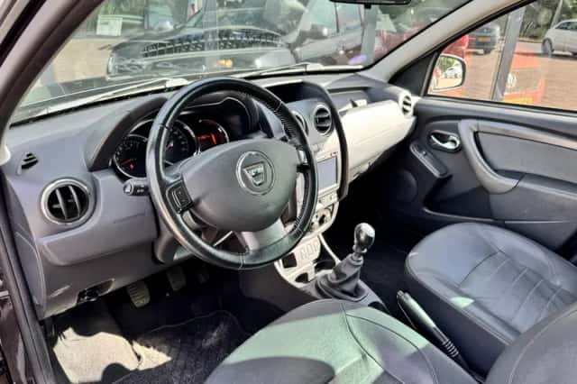 Dacia Duster (2016) thumbnail 5