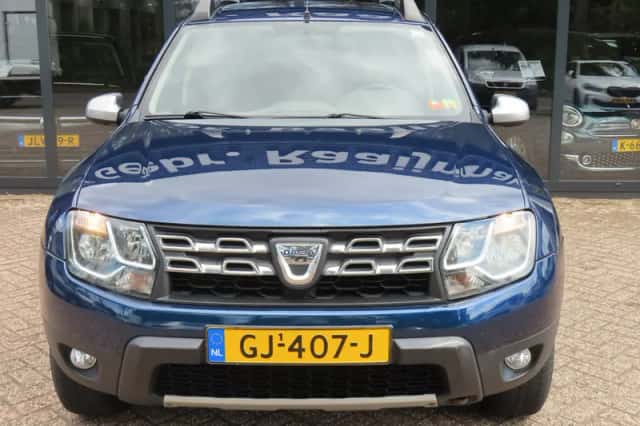 Dacia Duster (2015) thumbnail 3