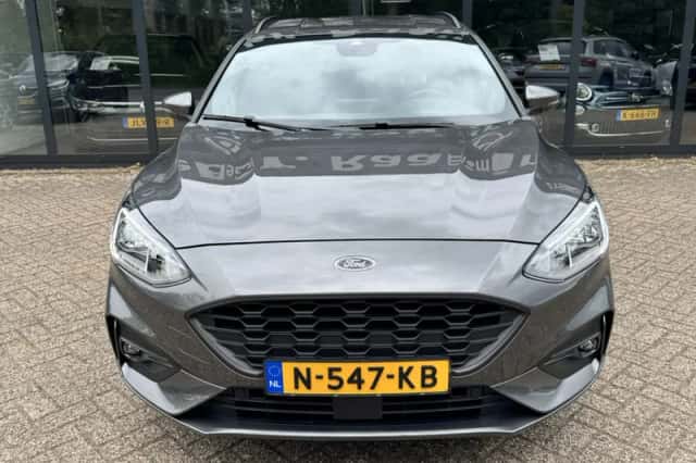 Ford Focus (2021) thumbnail 3