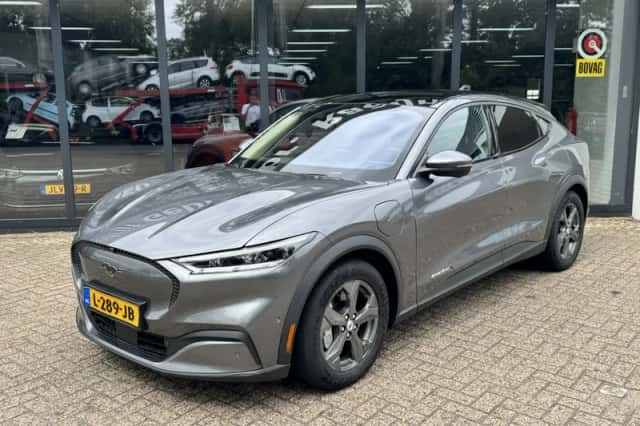 Ford Mustang (2021) thumbnail 2