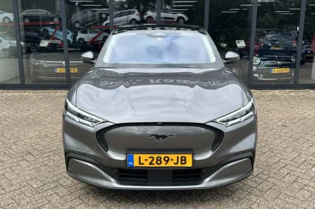 Ford Mustang (2021) thumbnail 3