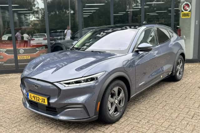 Ford Mustang (2021) thumbnail 2