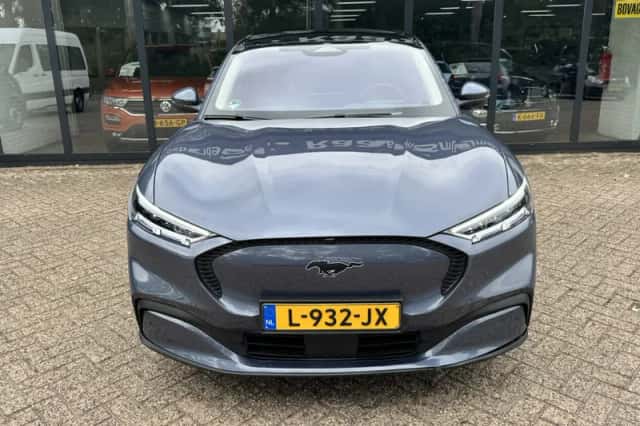 Ford Mustang (2021) thumbnail 3