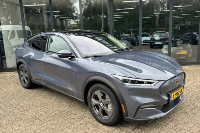 Ford Mustang (2021) thumbnail 4