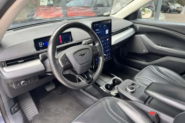 Ford Mustang (2021) thumbnail 5