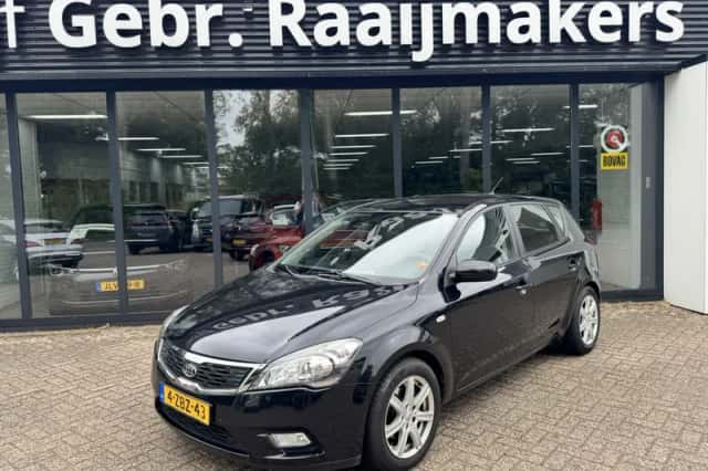 Kia Cee'd (2012) thumbnail 2