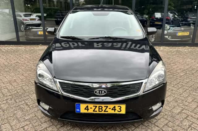Kia Cee'd (2012) thumbnail 3