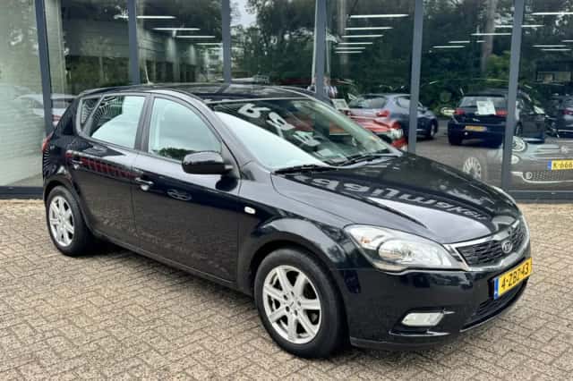 Kia Cee'd (2012) thumbnail 5