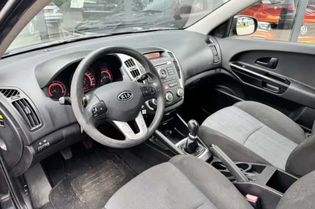 Kia Cee'd (2012) thumbnail 6