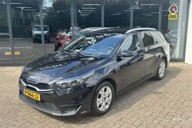 Kia Ceed Sportswagon (2022) thumbnail 2
