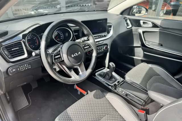 Kia Ceed Sportswagon (2022) thumbnail 5