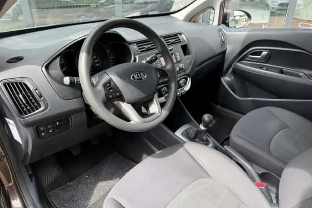 Kia Rio (2013) thumbnail 5