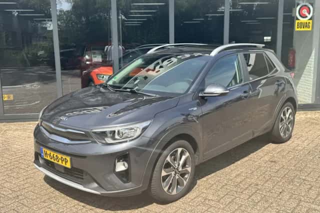 Kia Stonic (2018) thumbnail 2