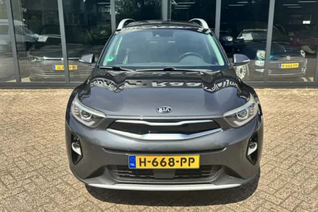Kia Stonic (2018) thumbnail 4