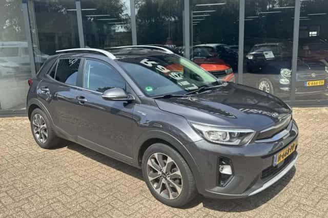 Kia Stonic (2018) thumbnail 5
