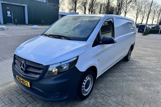 Mercedes-Benz Vito (2022) thumbnail 2
