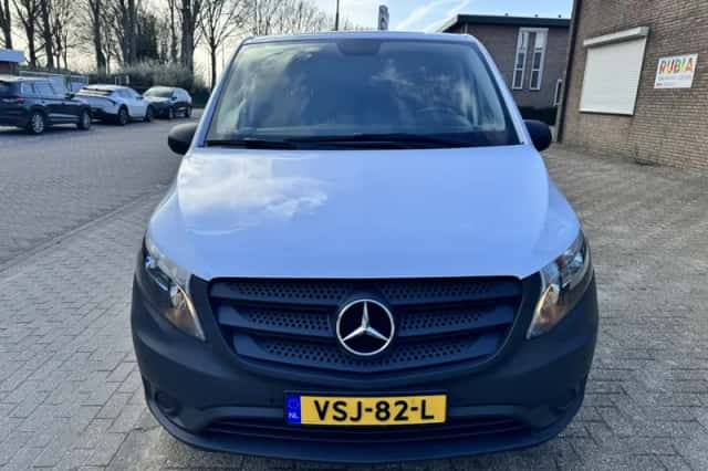 Mercedes-Benz Vito (2022) thumbnail 3