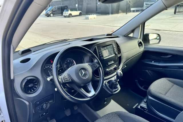 Mercedes-Benz Vito (2022) thumbnail 4
