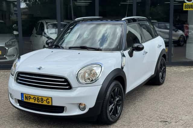 MINI Countryman (2011) thumbnail 2