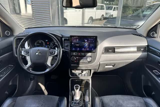 Mitsubishi Outlander (2015) thumbnail 6