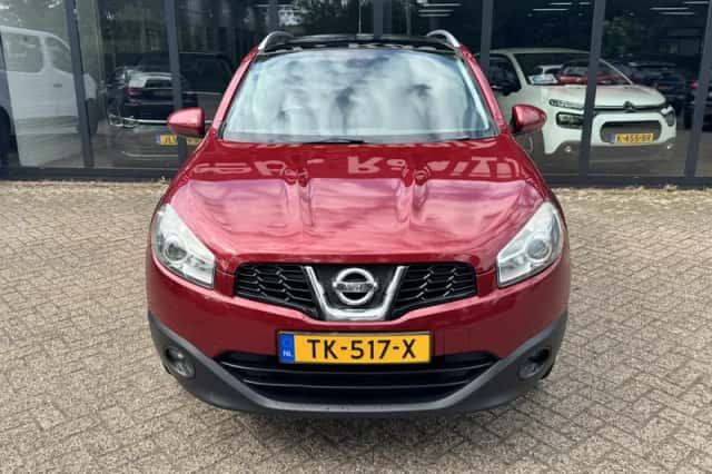 Nissan Qashqai (2011) thumbnail 4