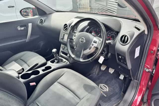 Nissan Qashqai (2011) thumbnail 5