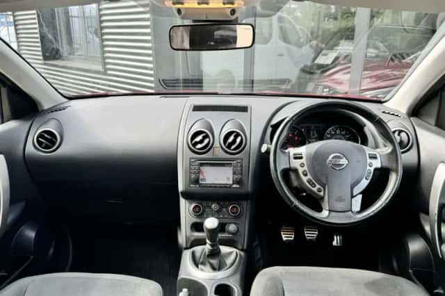 Nissan Qashqai (2011) thumbnail 6