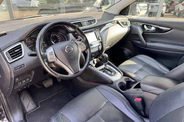 Nissan Qashqai (2017) thumbnail 5