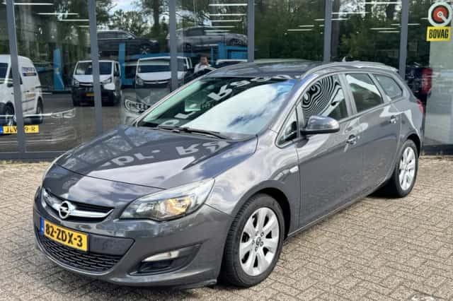 Opel Astra (2012) thumbnail 2