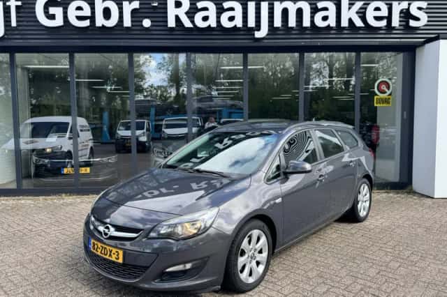 Opel Astra (2012) thumbnail 2
