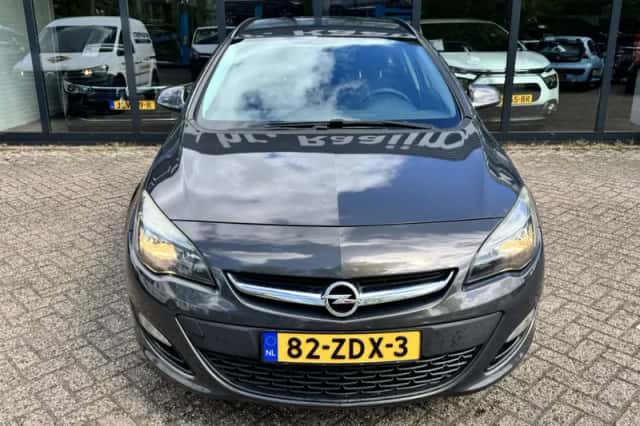 Opel Astra (2012) thumbnail 4