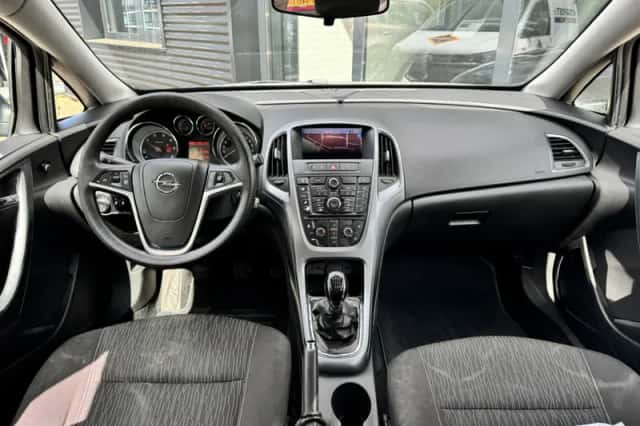 Opel Astra (2012) thumbnail 6