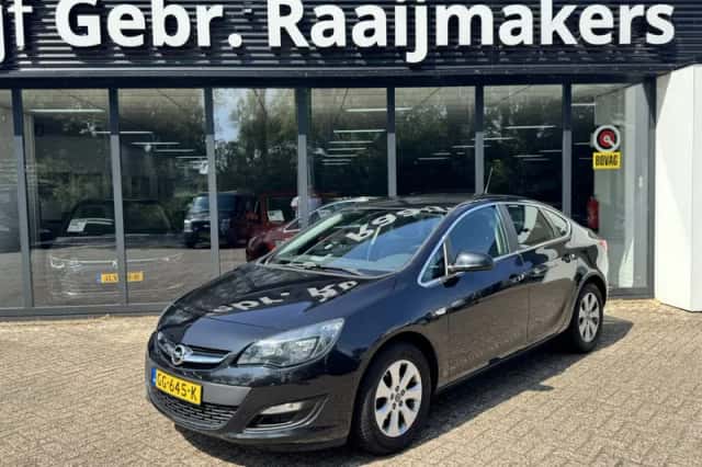 Opel Astra (2015) thumbnail 2