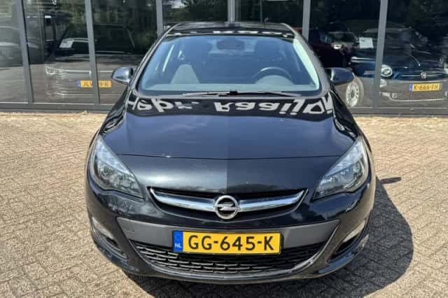 Opel Astra (2015) thumbnail 3
