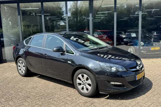 Opel Astra (2015) thumbnail 4