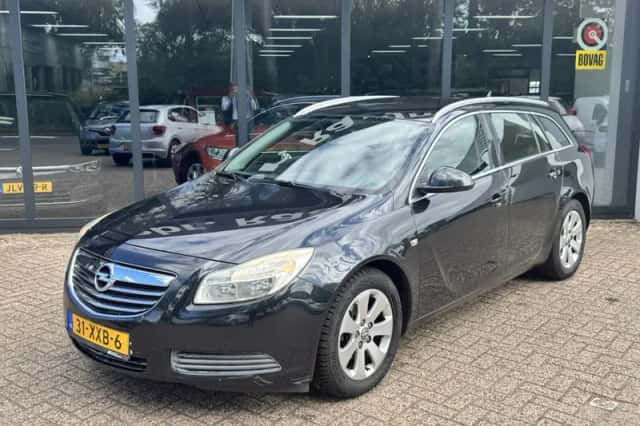 Opel Insignia (2012) thumbnail 2