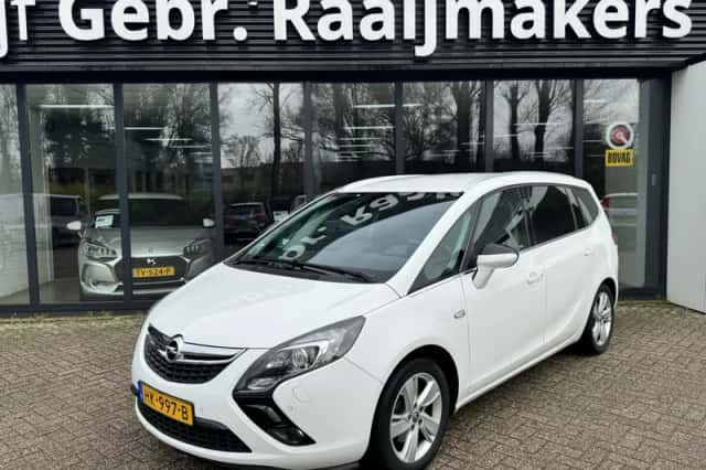 Opel Zafira (2015) thumbnail 1