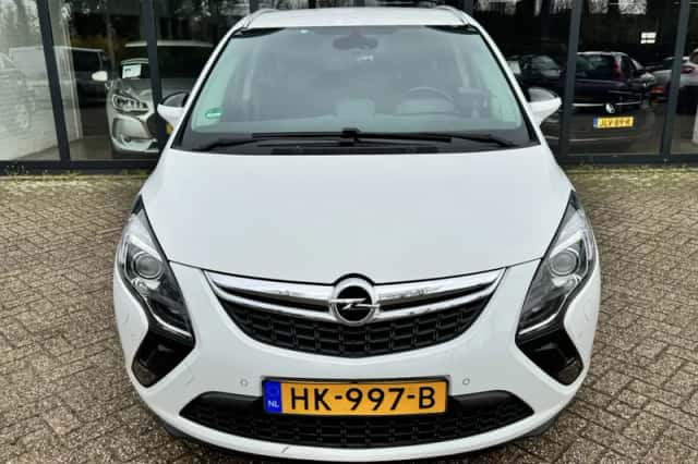 Opel Zafira (2015) thumbnail 3