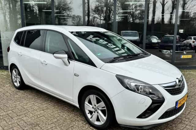 Opel Zafira (2015) thumbnail 5