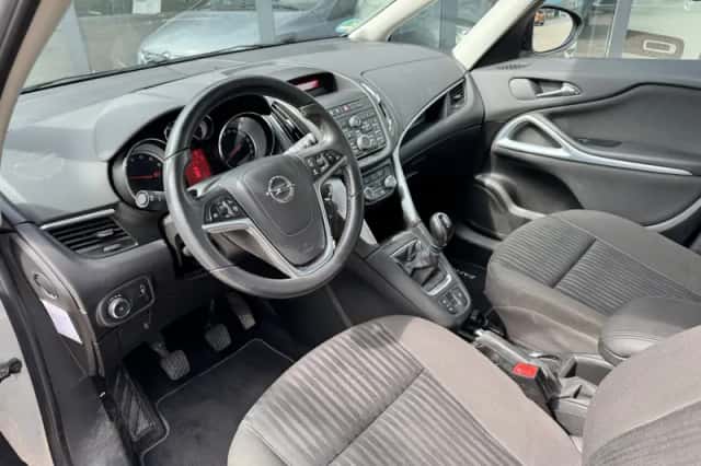 Opel Zafira (2015) thumbnail 6