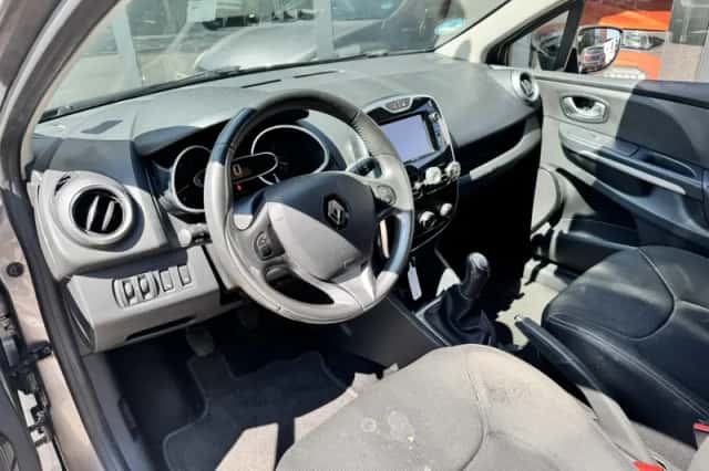 Renault Clio (2015) thumbnail 5