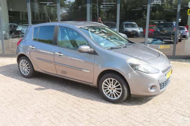 Renault Clio (2011) thumbnail 4