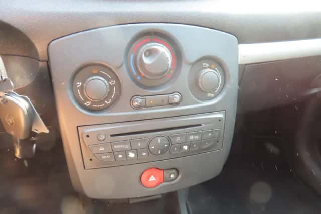 Renault Clio (2011) thumbnail 6