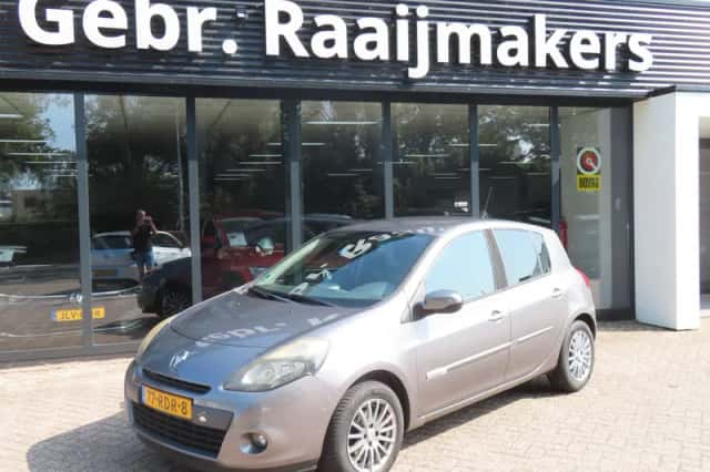 Renault Clio (2011) thumbnail 1