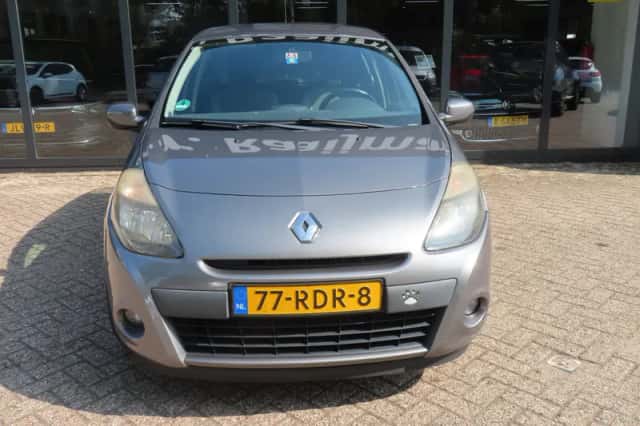 Renault Clio (2011) thumbnail 3