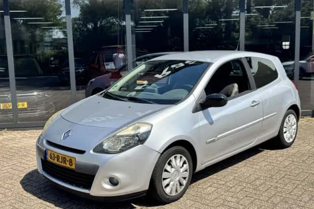 Renault Clio (2011) thumbnail 2
