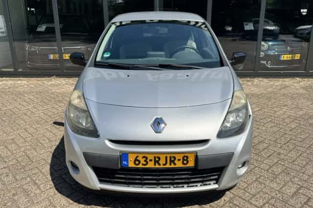 Renault Clio (2011) thumbnail 3