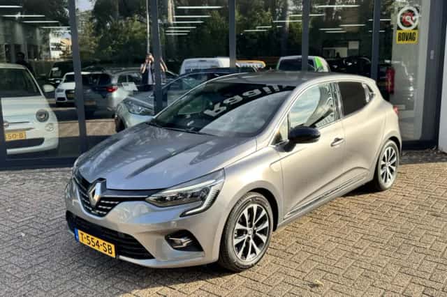 Renault Clio (2023) thumbnail 2