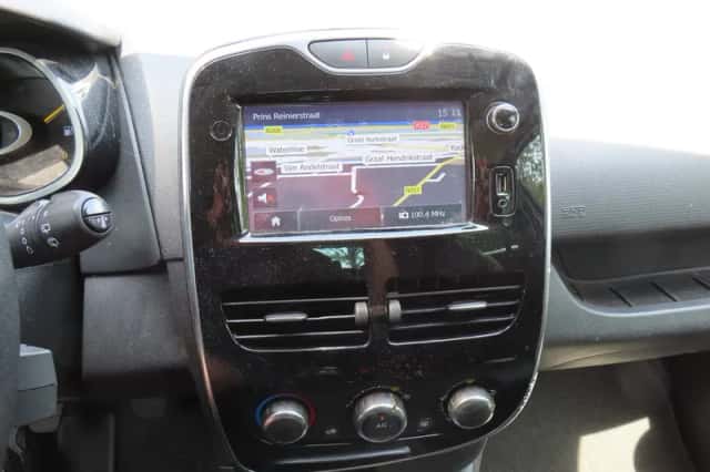 Renault Clio (2015) thumbnail 6