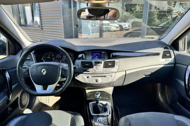 Renault Laguna (2011) thumbnail 6